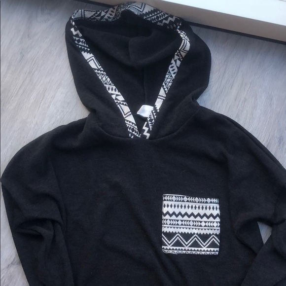 Black long sleeve Aztec print sweater with hood - Picture 2 of 4